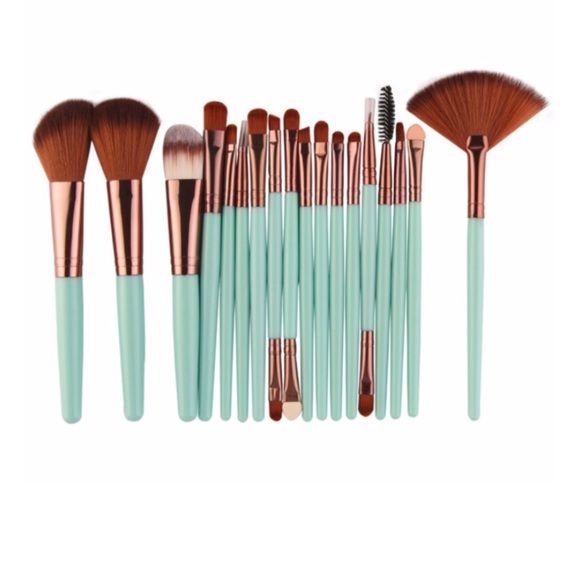 Other - 18pcs Makeup Brushes